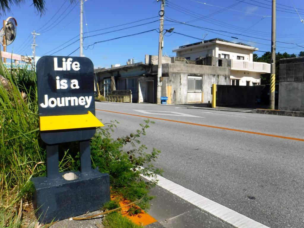 Life Is A Journey Hotel Yomitan Eksteriør billede